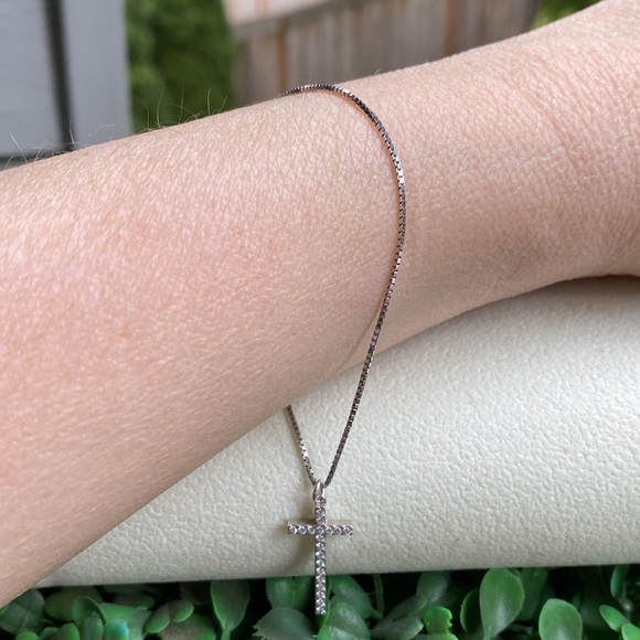 Sterling Silver Diamond Cross Box Chain Bracelet - Picture 5 of 8